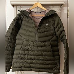 Arc’teryx Women’s Anorak, Size M, NWOT